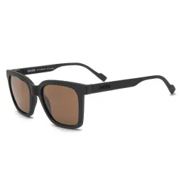 Ay Not Dead 259 10148 Madison Polarizado